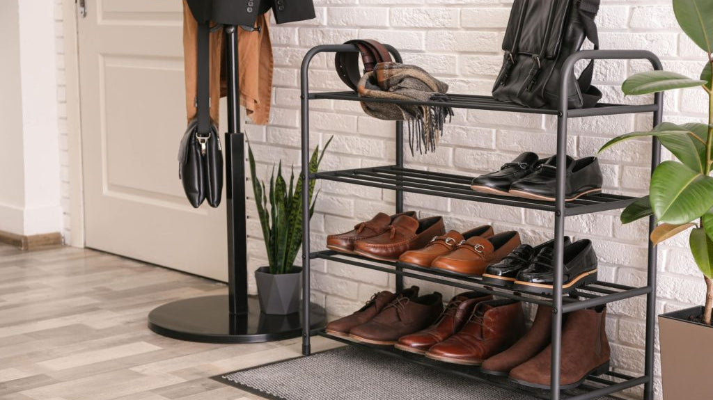 How to equip a small entrance room