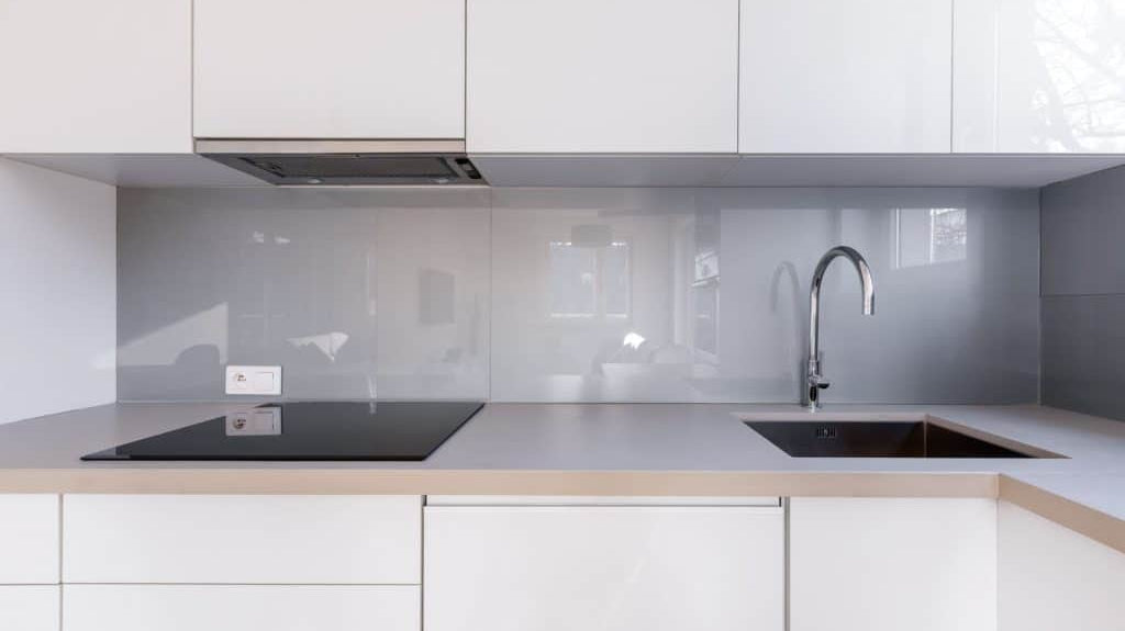 Glass backsplash for kitchen