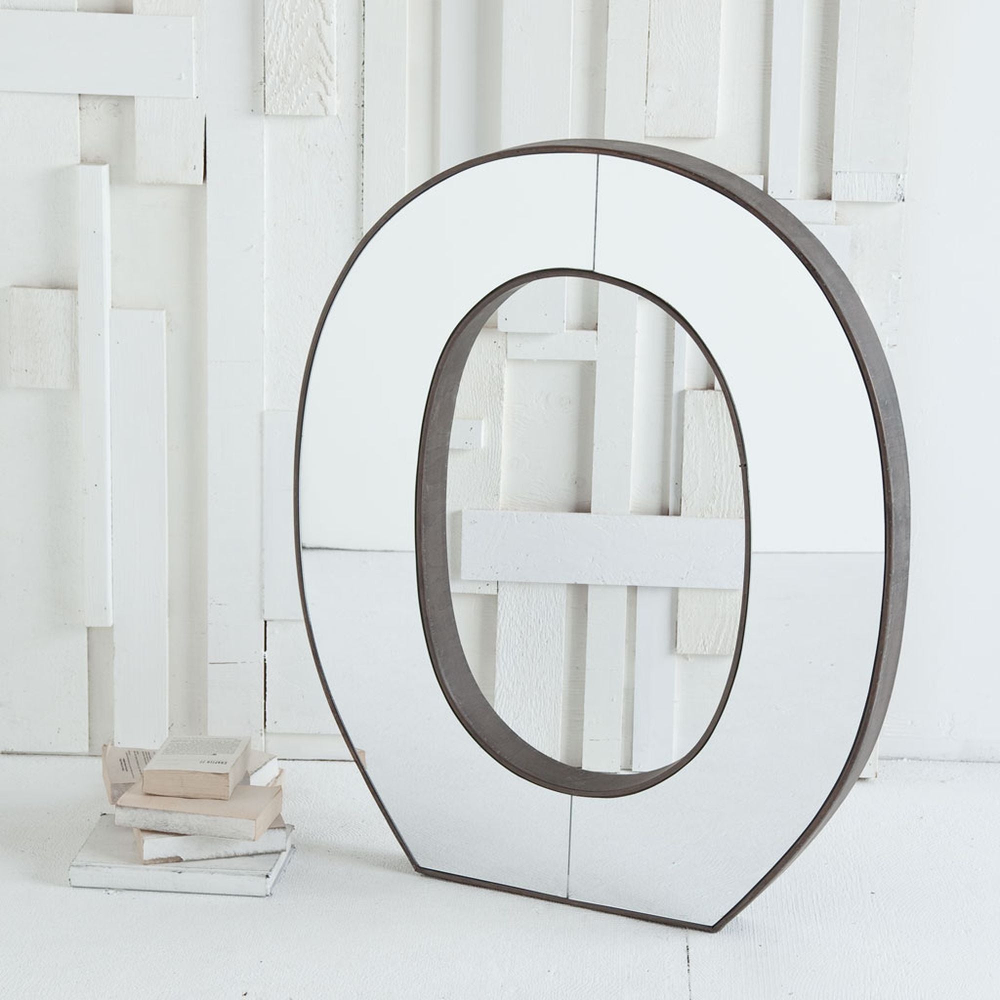Mercana - Ammable II Mirrored Letter O