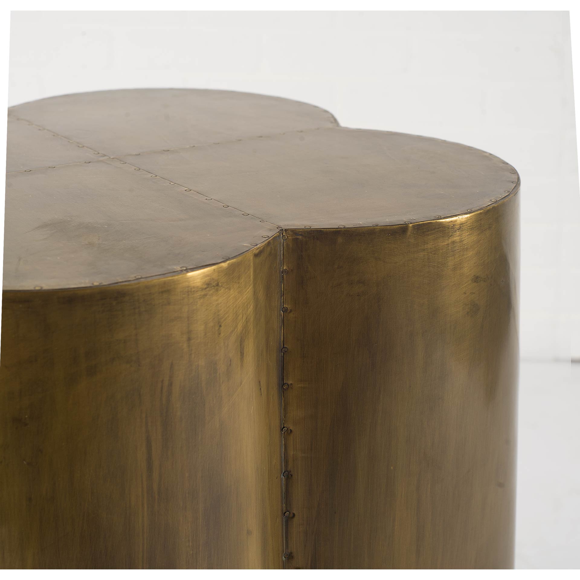 Mercana - Quatrefoil Accent Table in Gold, Solid Wood