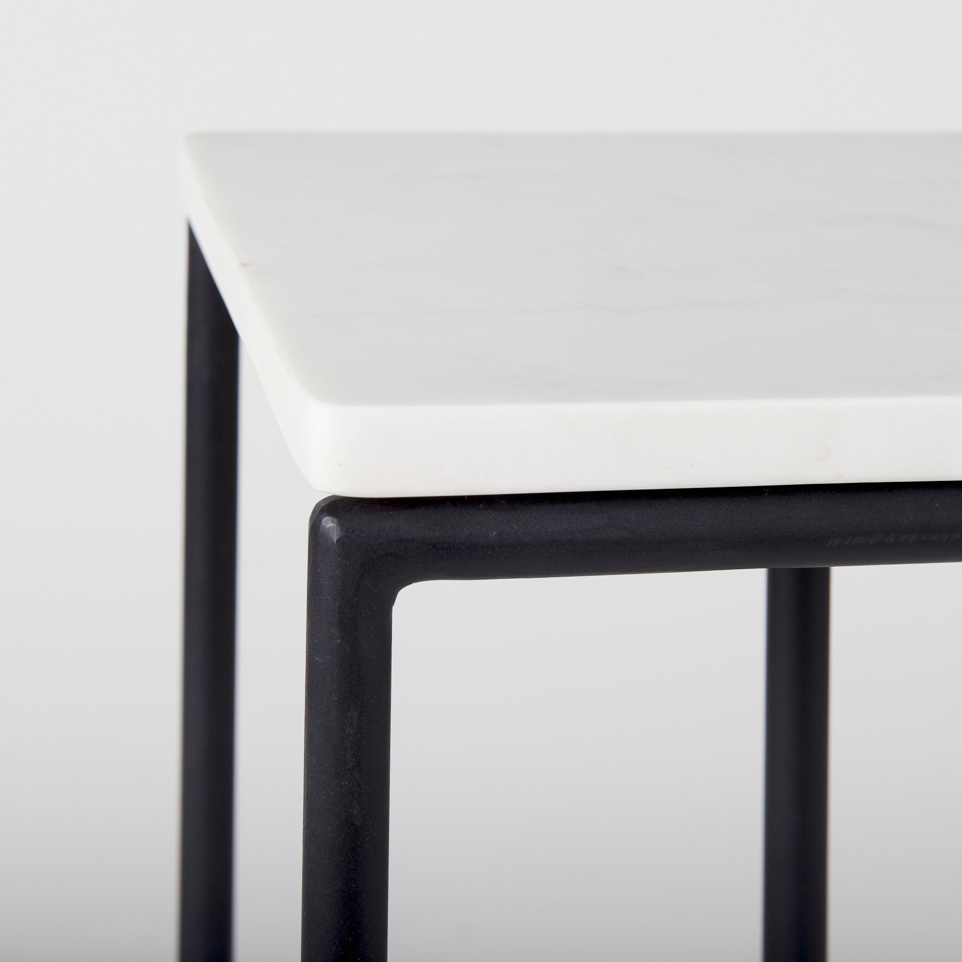 Mercana - Kyra End Table in Black, Metal