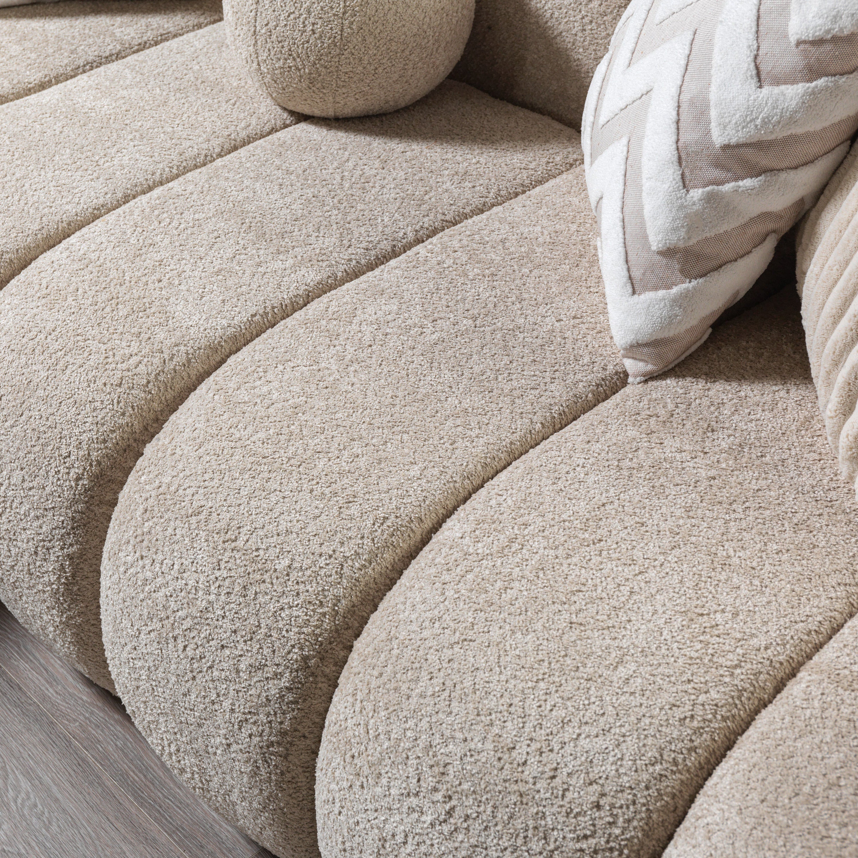 Nova - Lis Sand Boucle 115" Sectional
