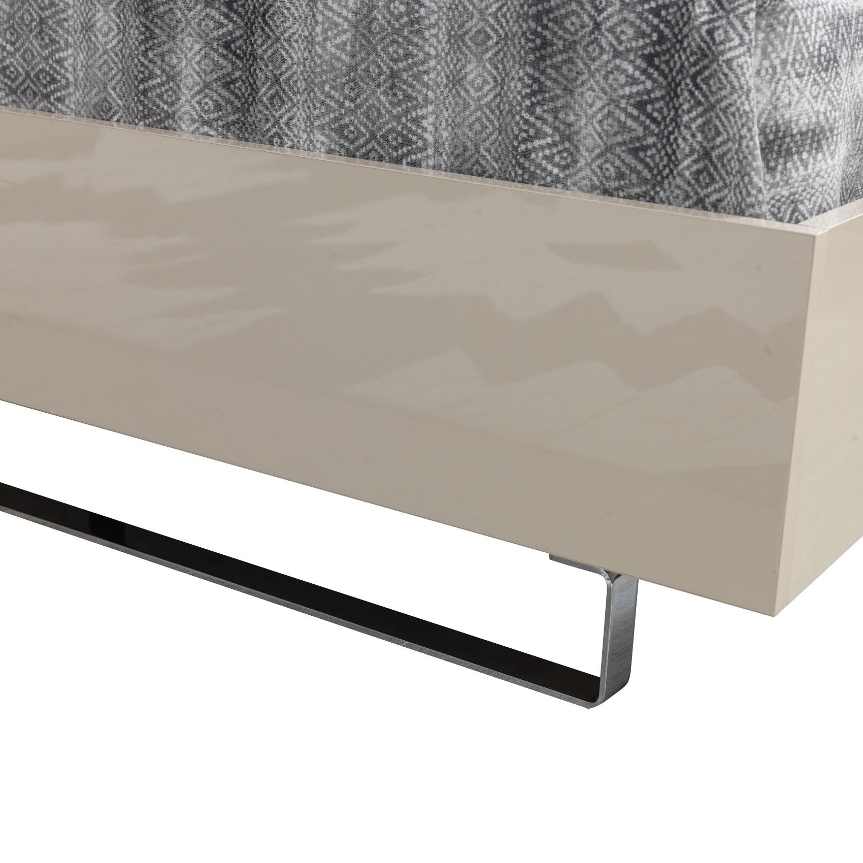 Nova - Viola Cream High Gloss Lacquer 4-Piece Queen Bedroom Set