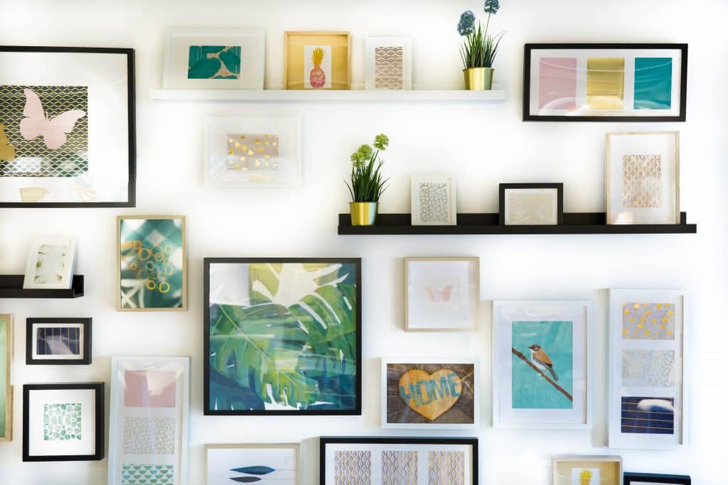 4 Simple Tips for Organizing a Gallery Wall at Home