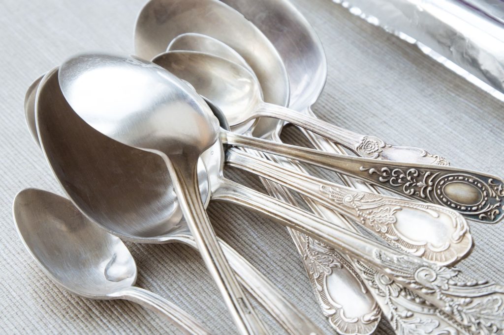 Types of metals and materials for cutlery