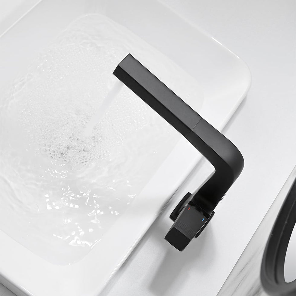 HMR - Modern Single Hole Bathroom Sink Faucet Dual Function Pull-Out Spray Faucet