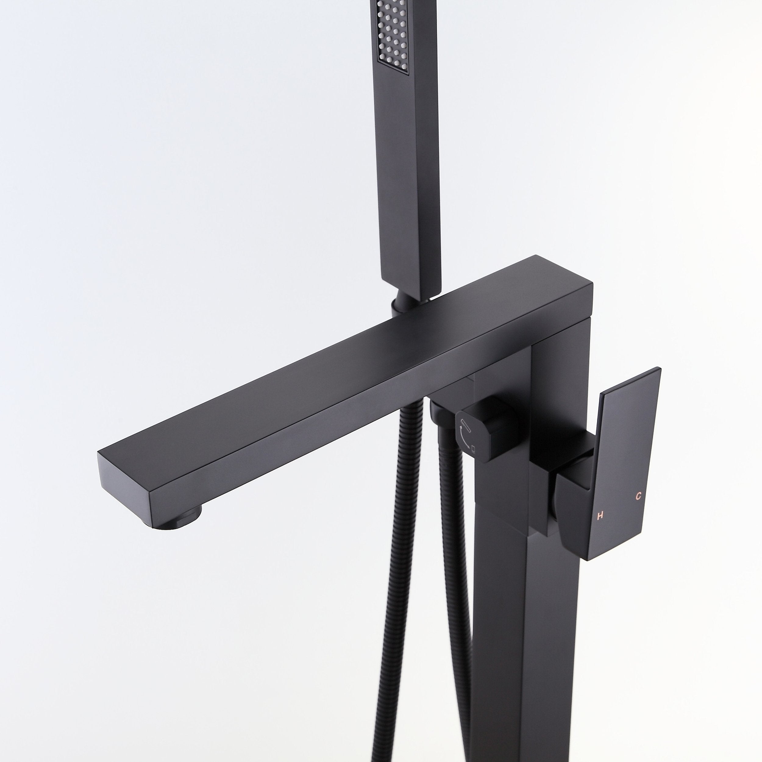 HMR - Dree Freestanding Bathtub Faucet and Handshower in Matte Black, Brass