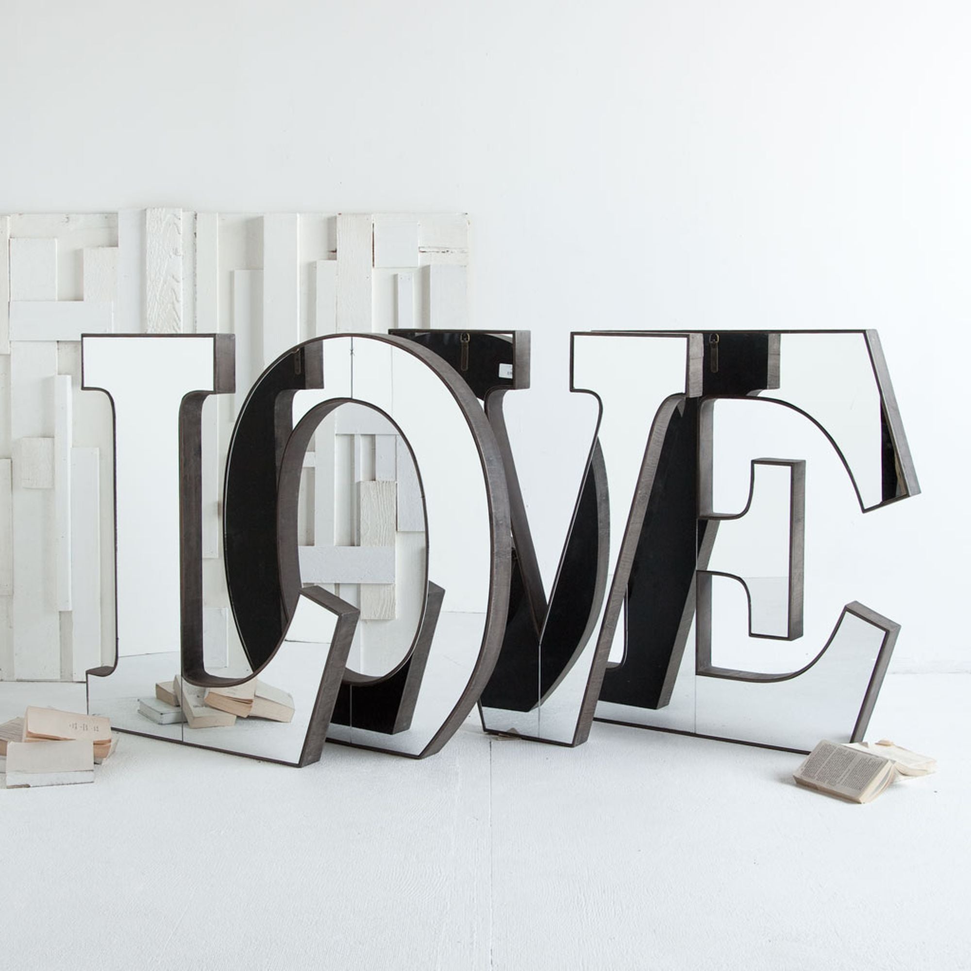 Mercana - Ammable II Mirrored Letter O