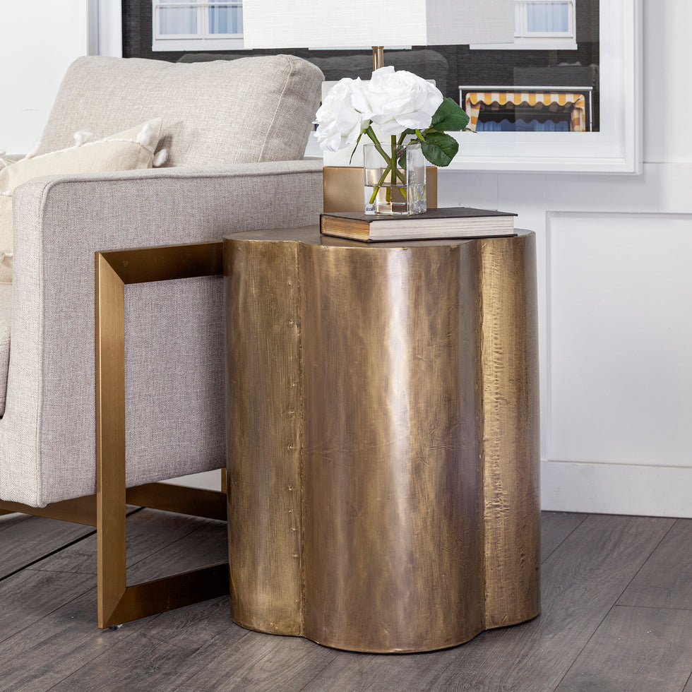 Mercana - Quatrefoil Accent Table in Gold, Solid Wood