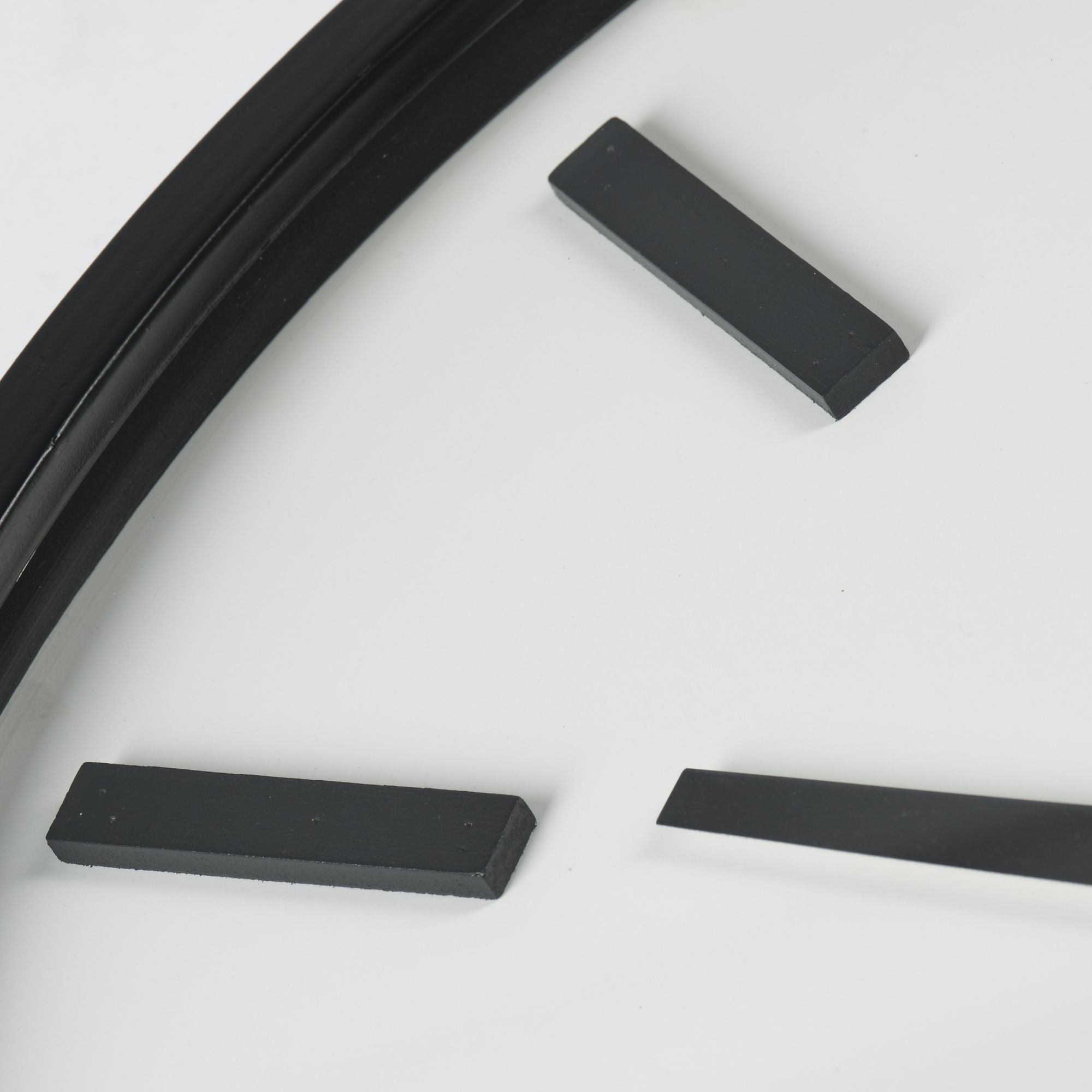 Mercana - Derby 24" Round Oversize Modern Wall Clock