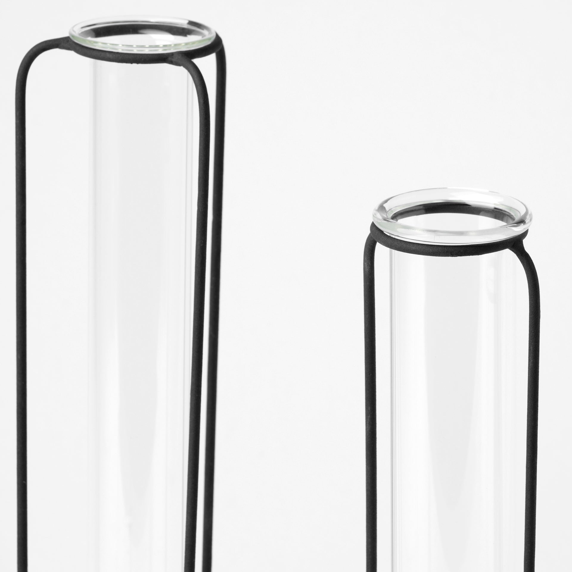 Mercana - Beeker Vase in Black, Metal