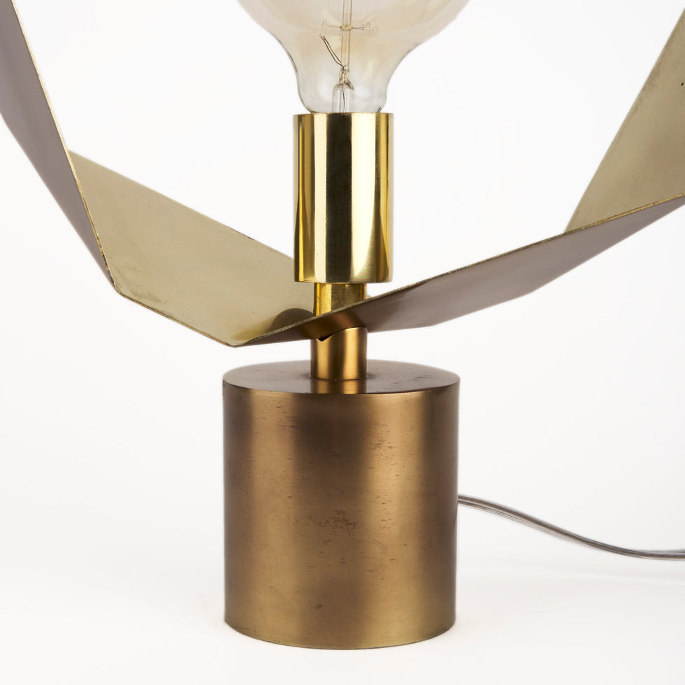 Mercana - Shamir Table Lamp in Gold, Metal