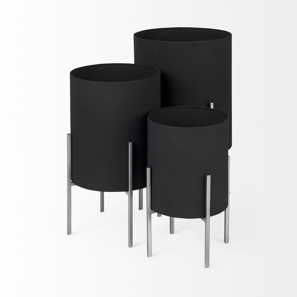 Mercana - Claypoole Black Plant Stands (Set of 3)