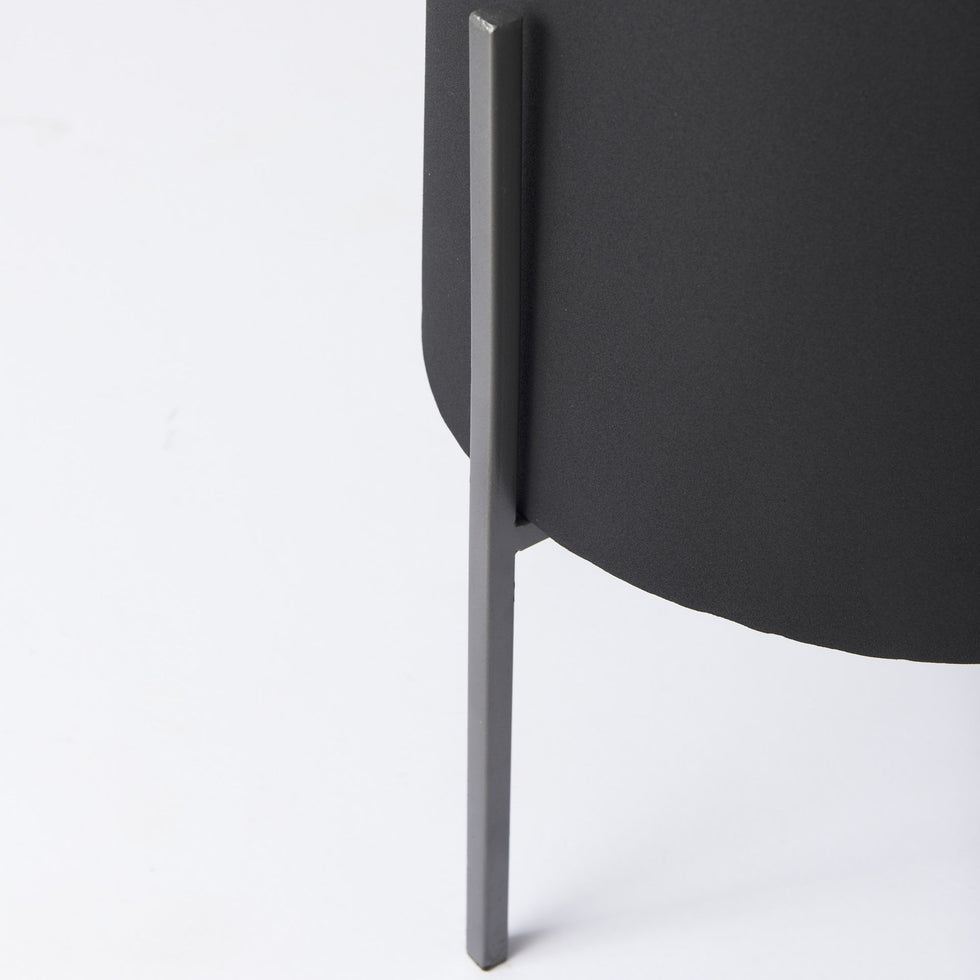 Mercana - Claypoole Black Plant Stands (Set of 3)
