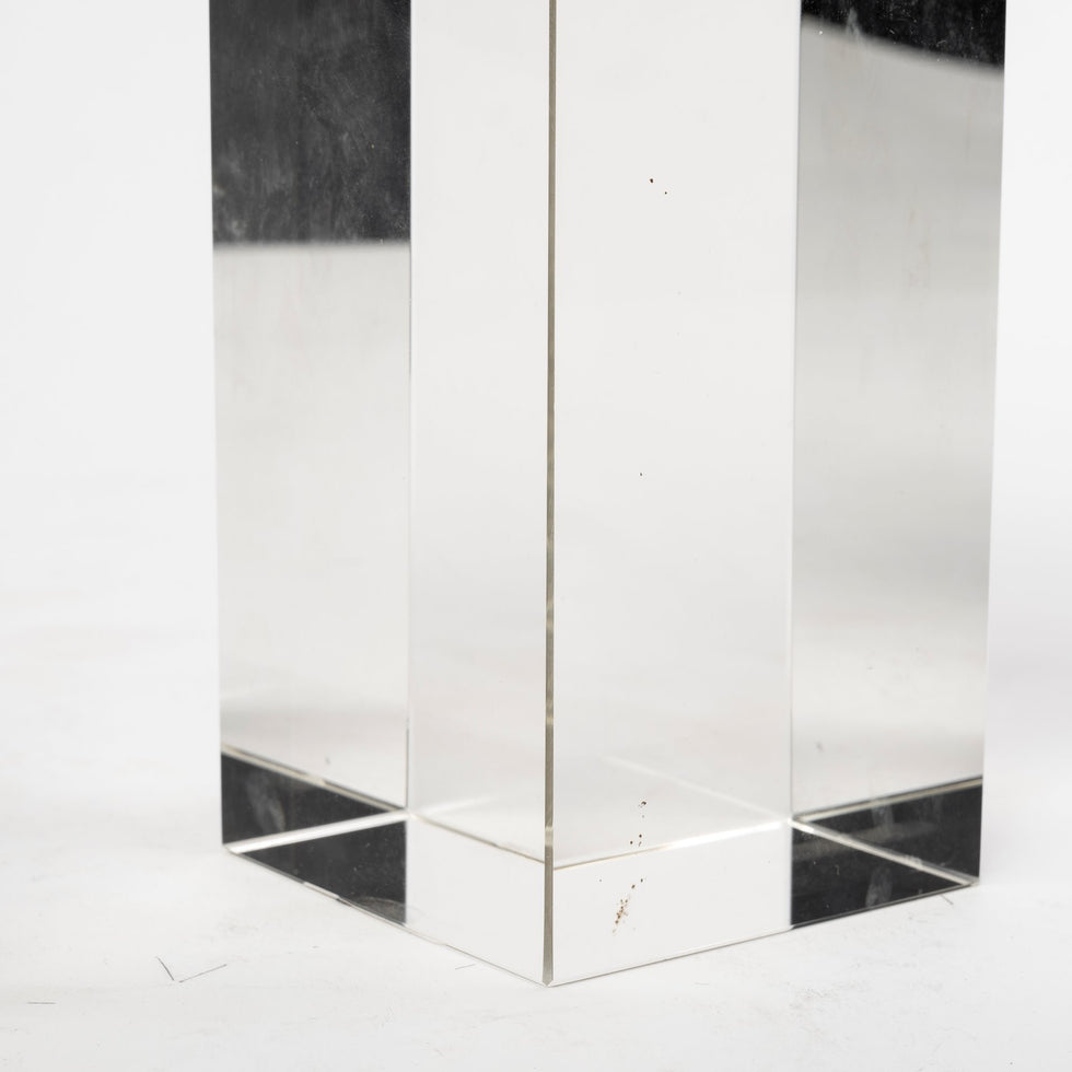 Mercana - Isla Object in White, Resin