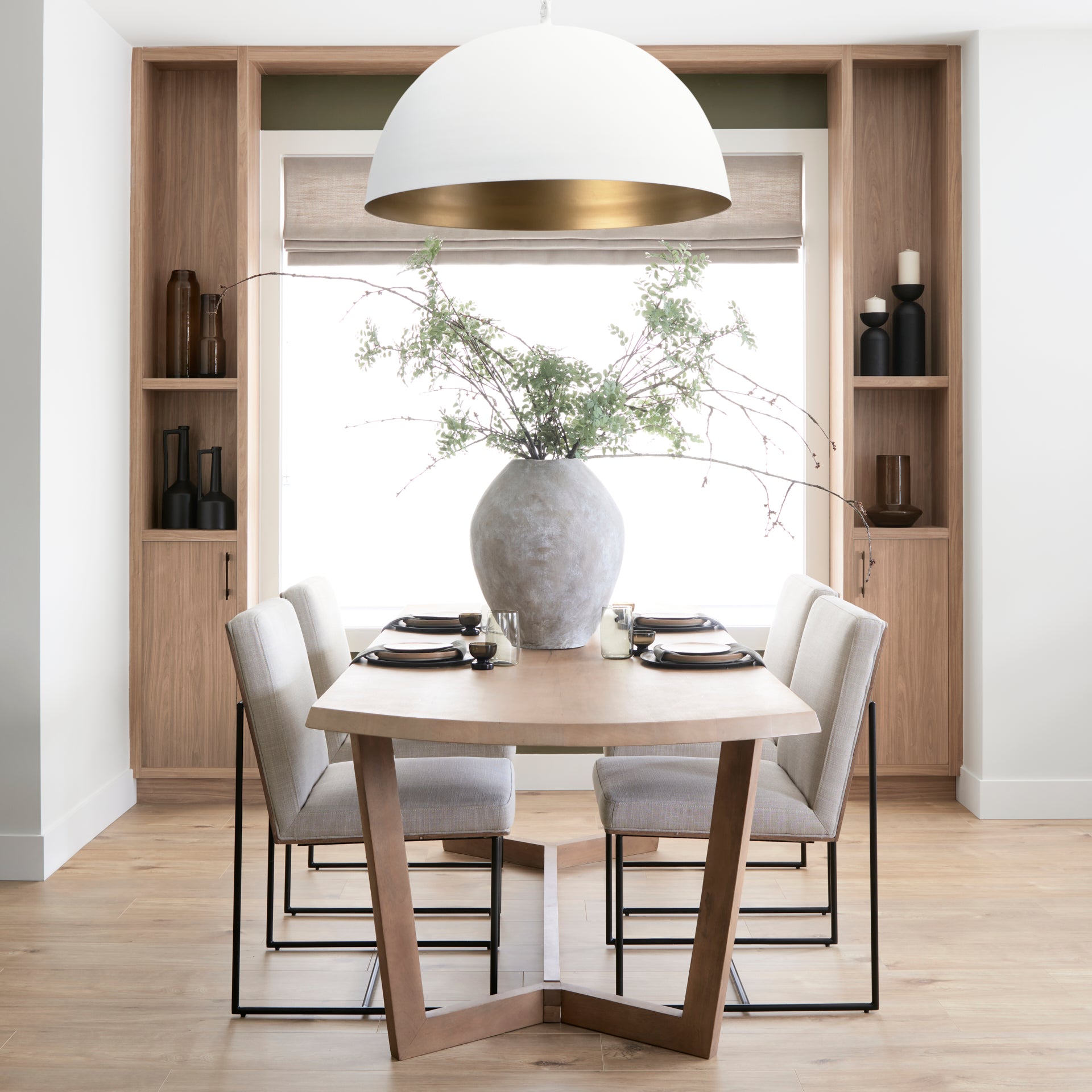 Mercana - Denver Dining Table in Brown, Solid Wood