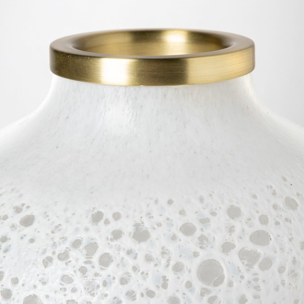 Mercana - Pearl Vase in White, Resin