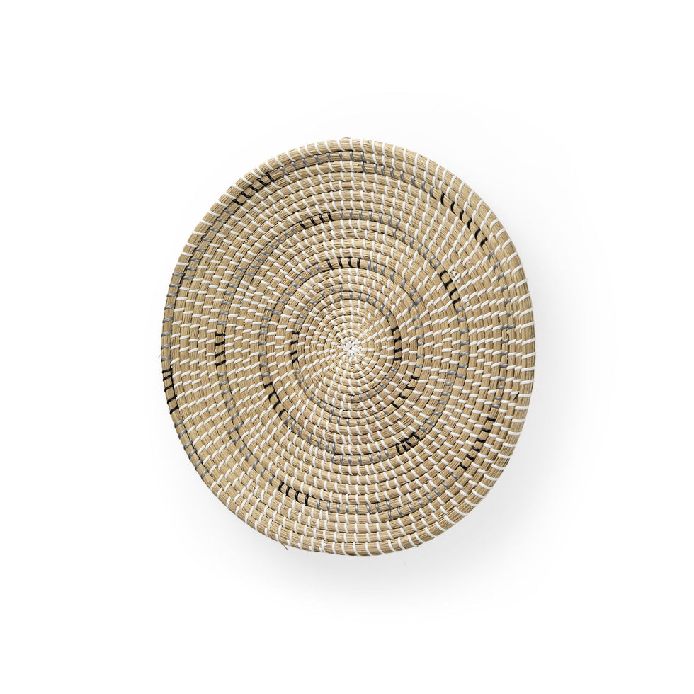 Mercana - Avel Light Brown Seagrass W/Dark Brown String Round Wall Hanging Plate