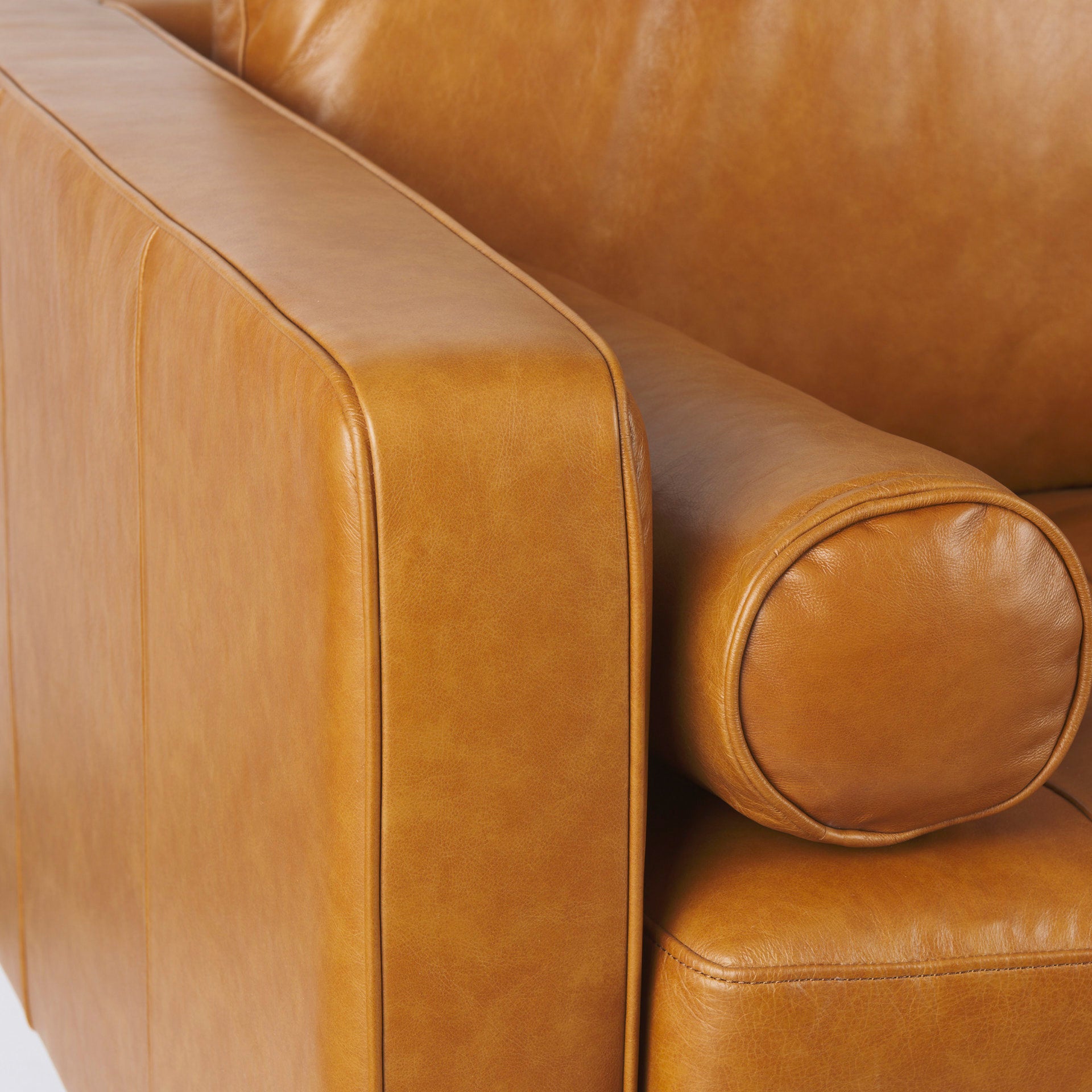 Mercana - Svend Loveseat in Tan, Leather