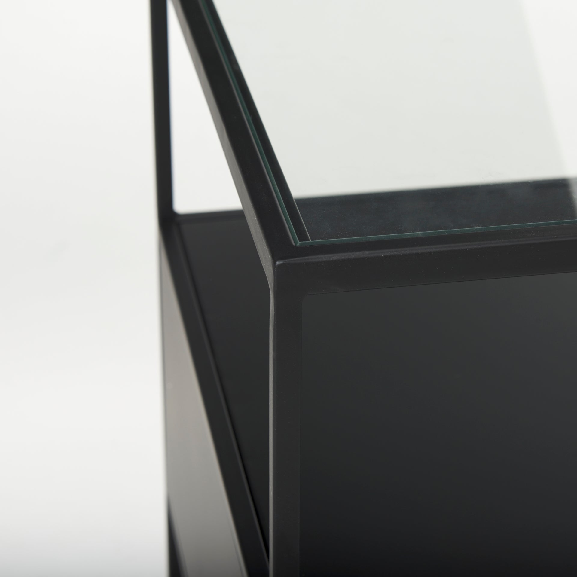 Mercana - Samson End Table in Black, Glass