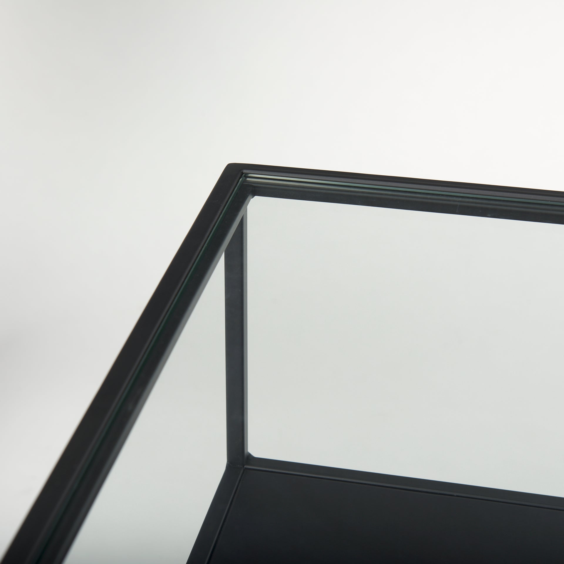 Mercana - Samson End Table in Black, Glass