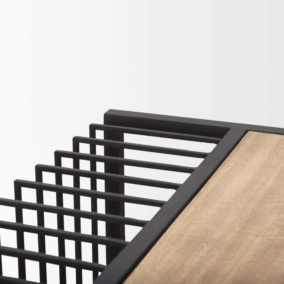 Mercana - Miles End Table in Black, Metal