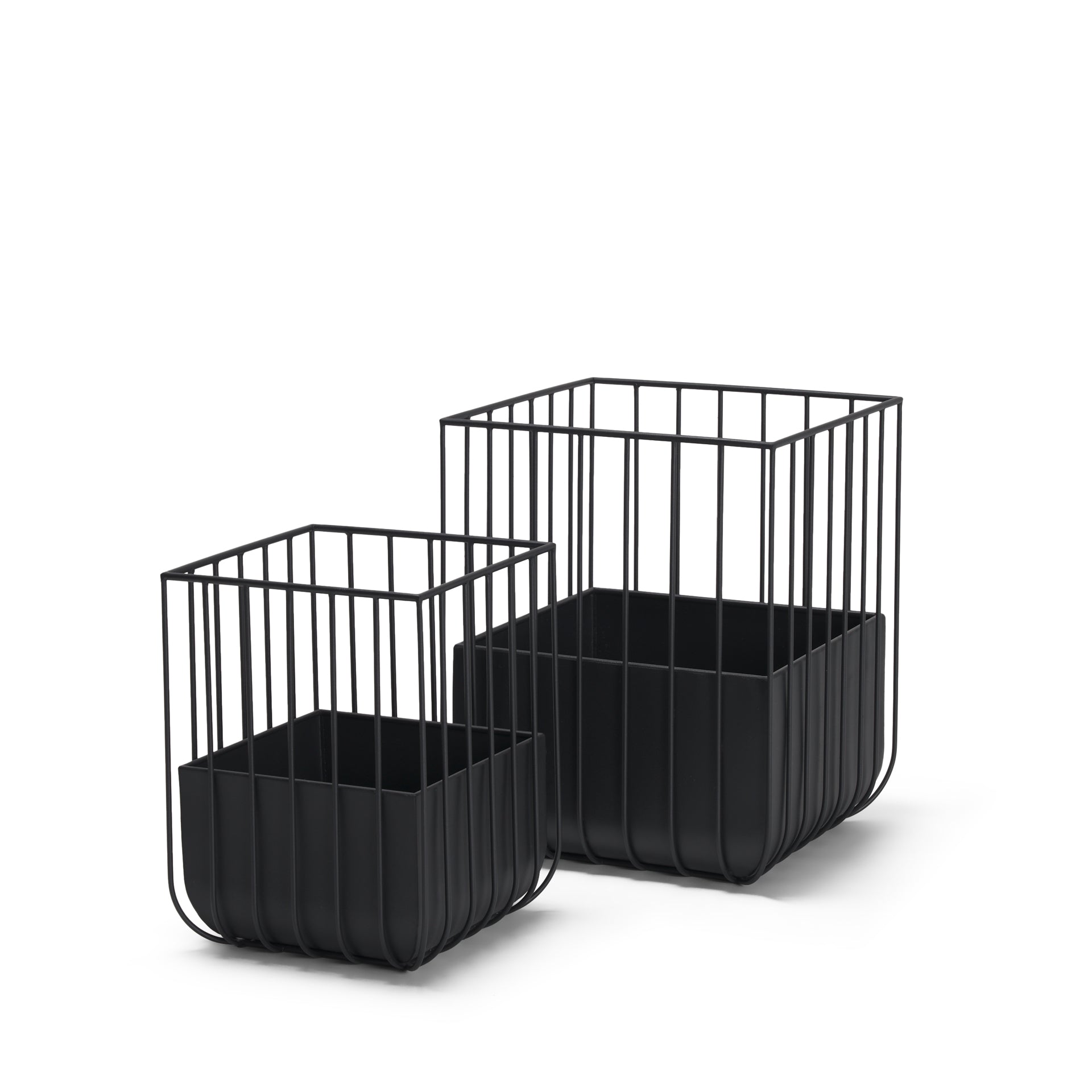 Mercana - Verna Planters in Black, Metal