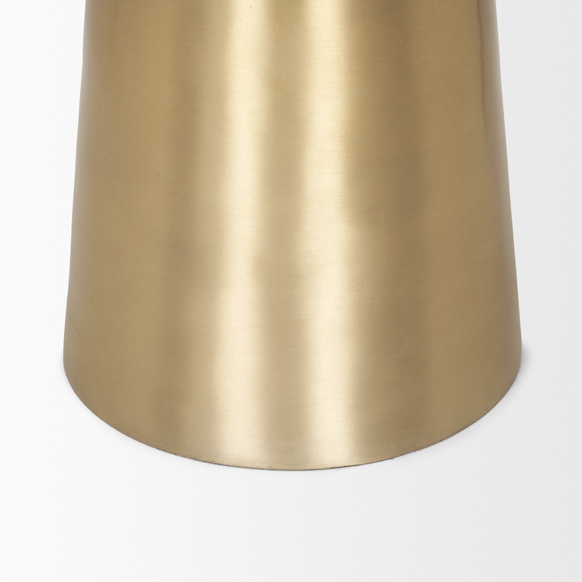 Mercana - Roland Accent Table in Gold, Metal