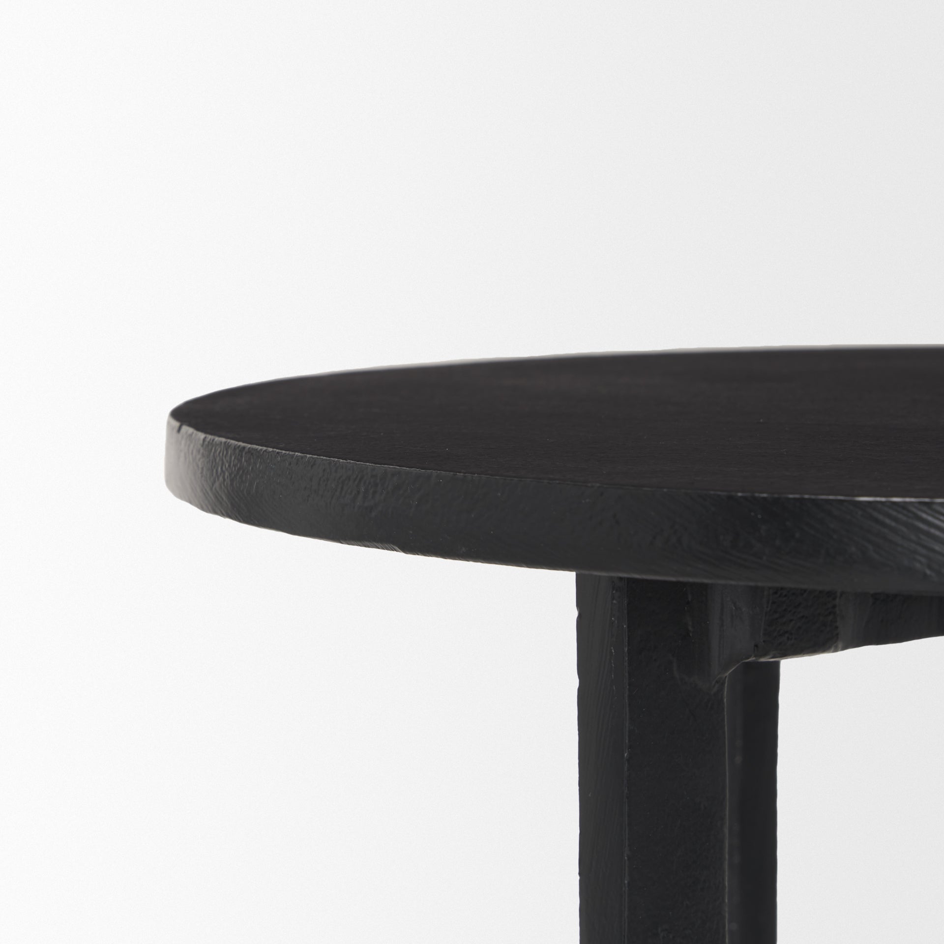 Mercana - Sobi Accent Table in Black, Metal