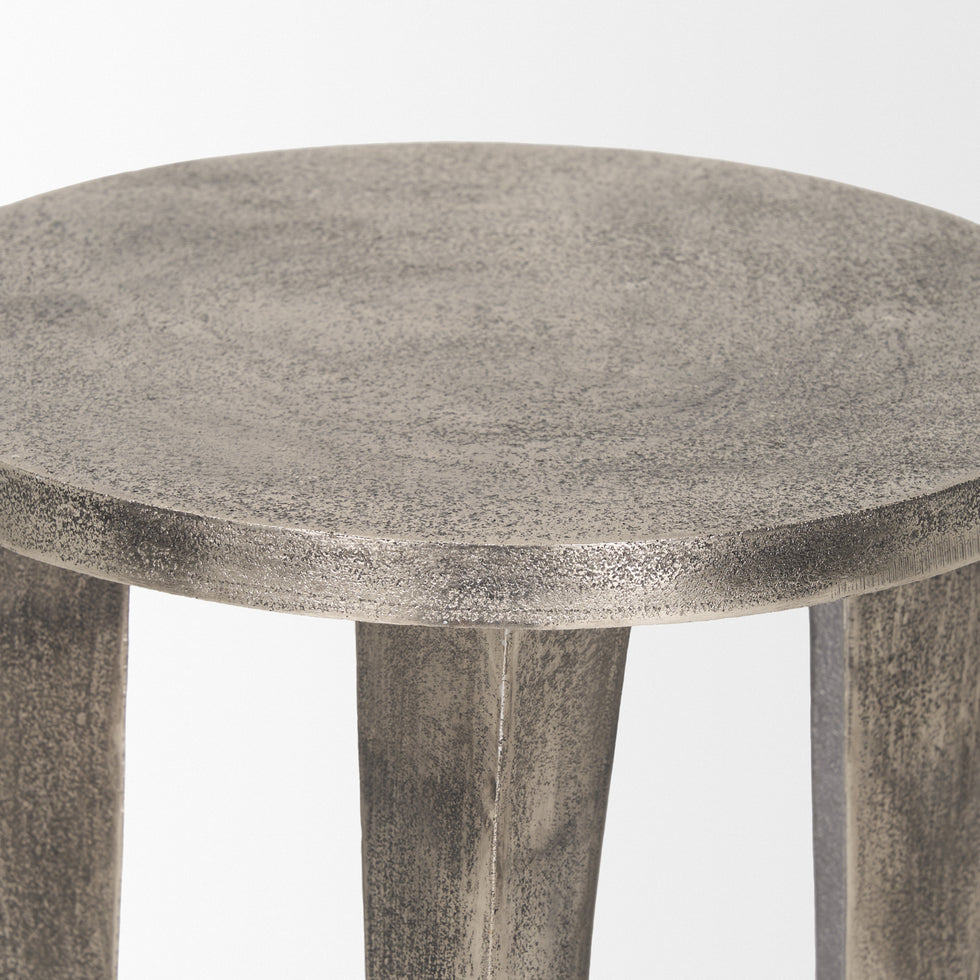 Mercana - Maggie Accent Table in Silver, Metal