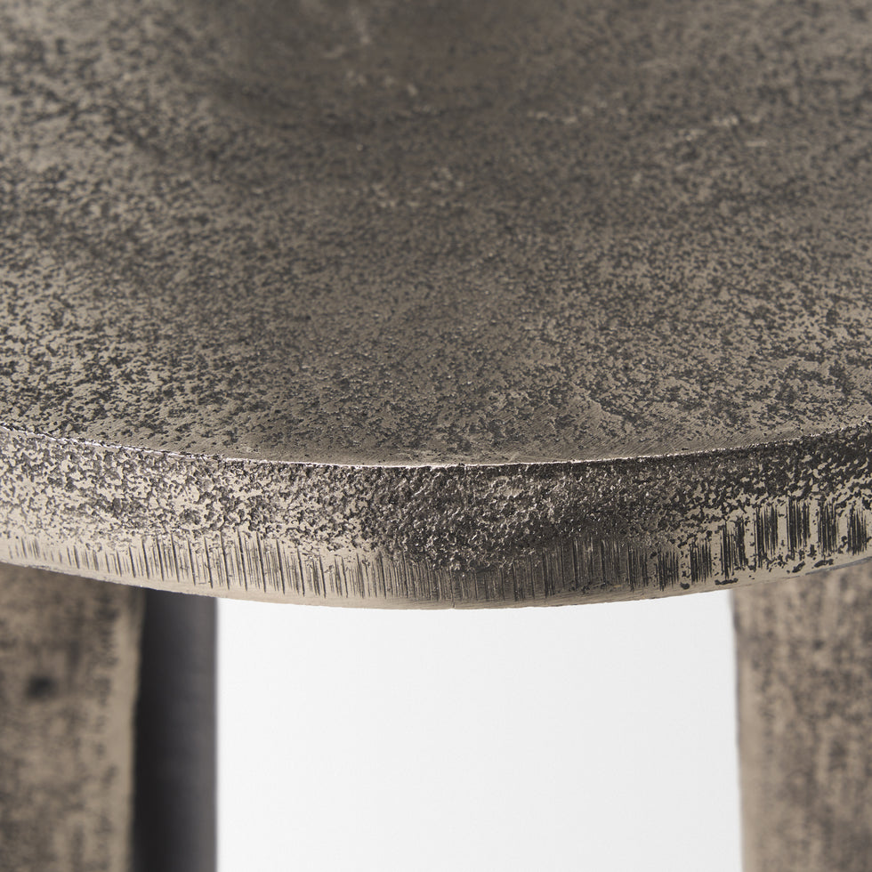 Mercana - Maggie Accent Table in Silver, Metal