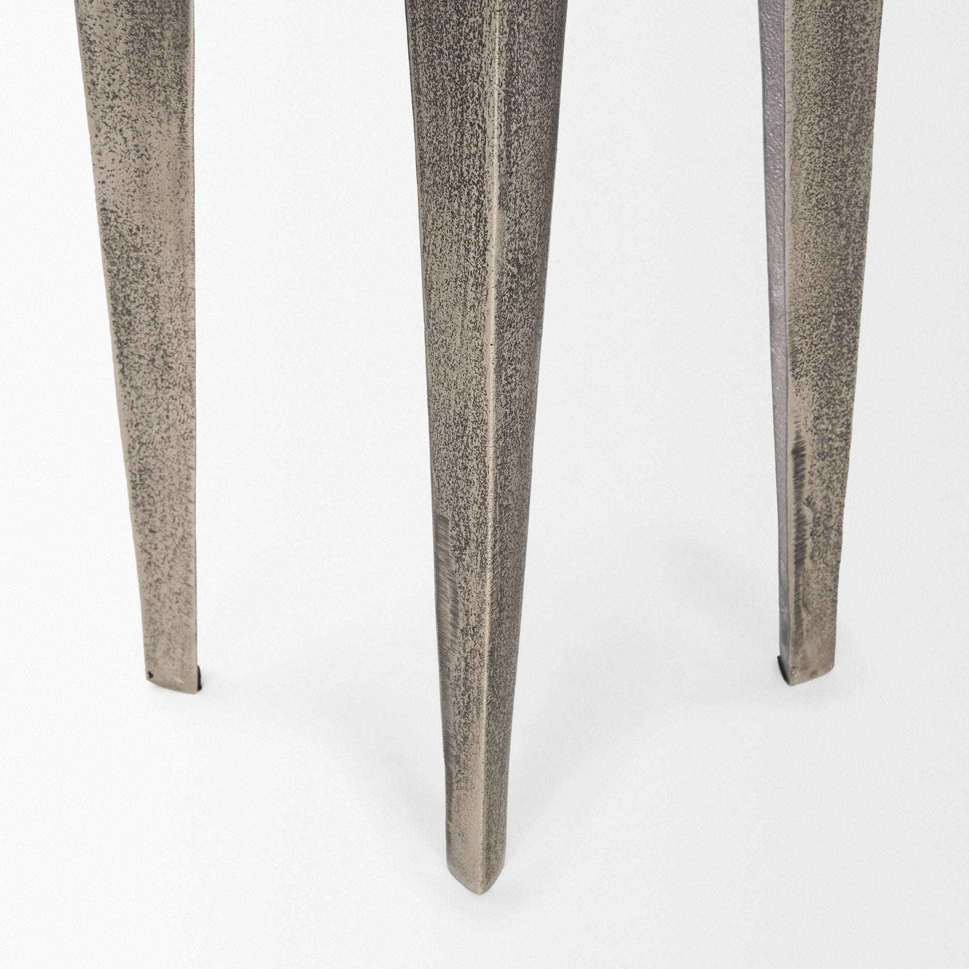 Mercana - Maggie Accent Table in Silver, Metal