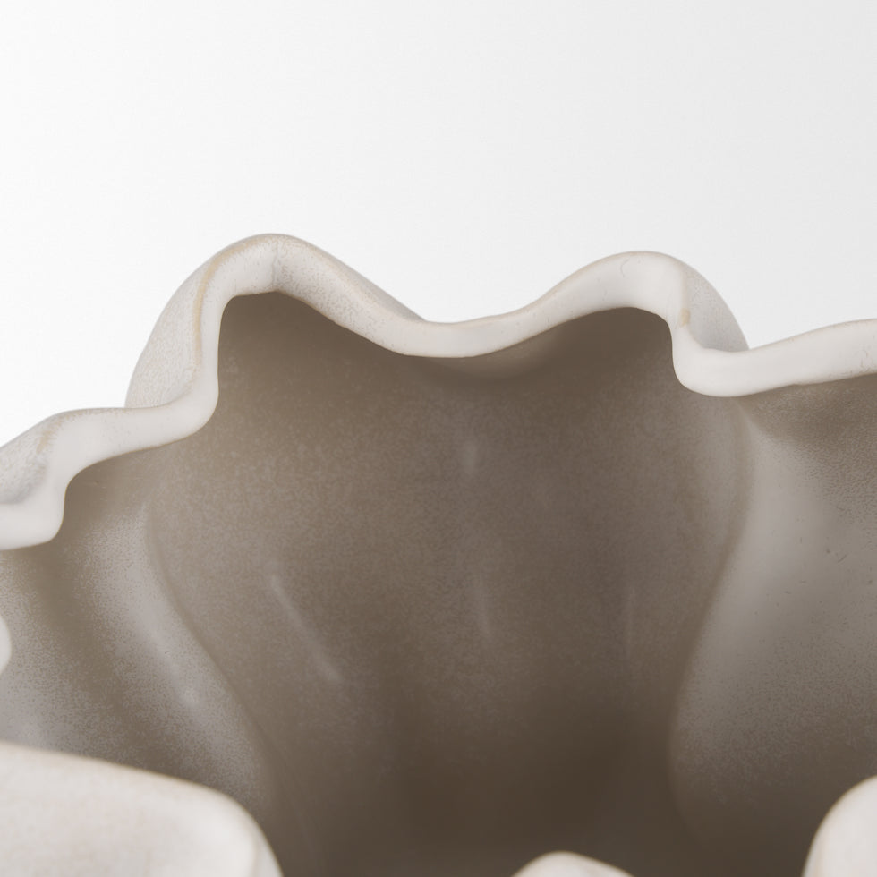 Mercana - Vanna Vase in Cream, Ceramic