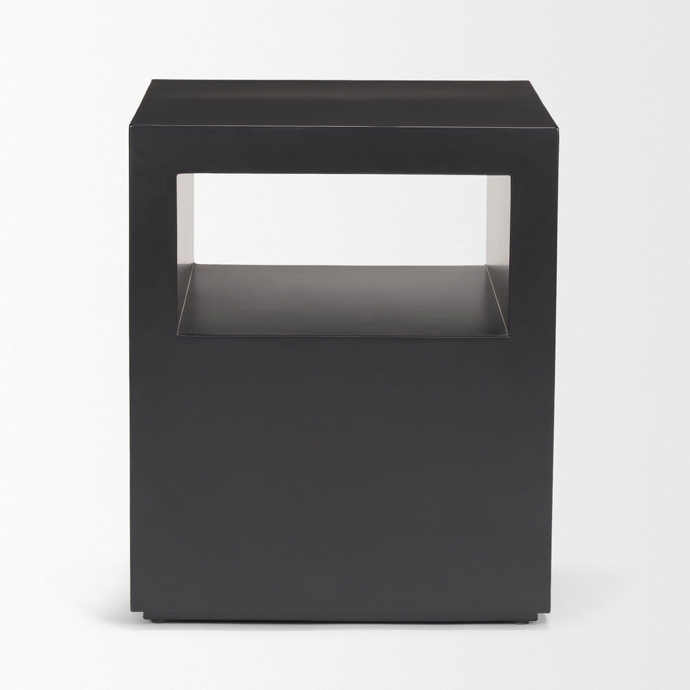 Mercana - Vondra Accent Table in Black, Metal