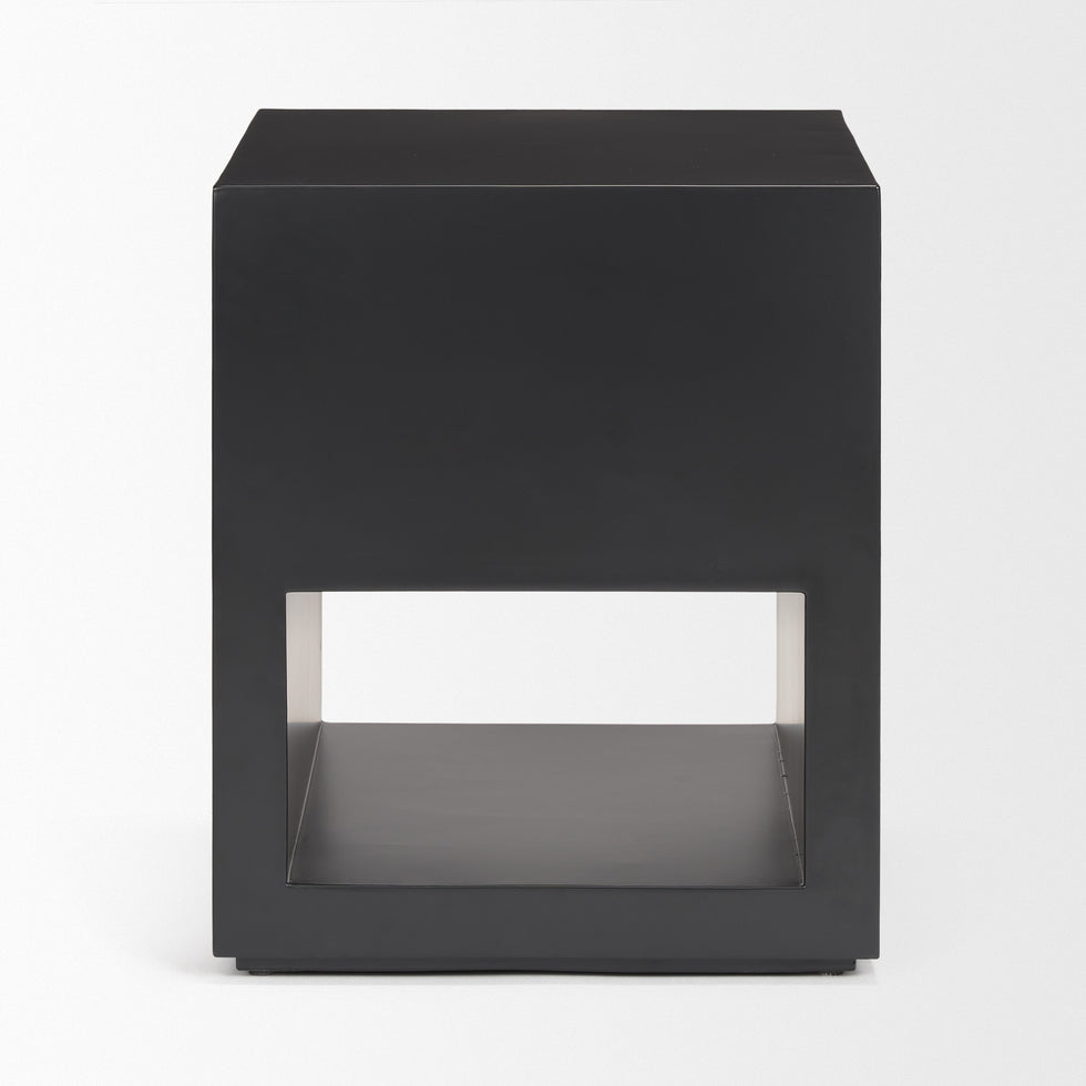 Mercana - Vondra Accent Table in Black, Metal