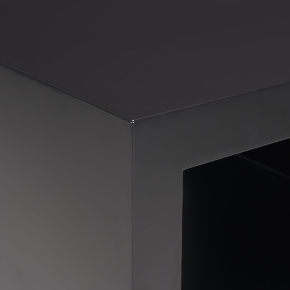 Mercana - Vondra Accent Table in Black, Metal