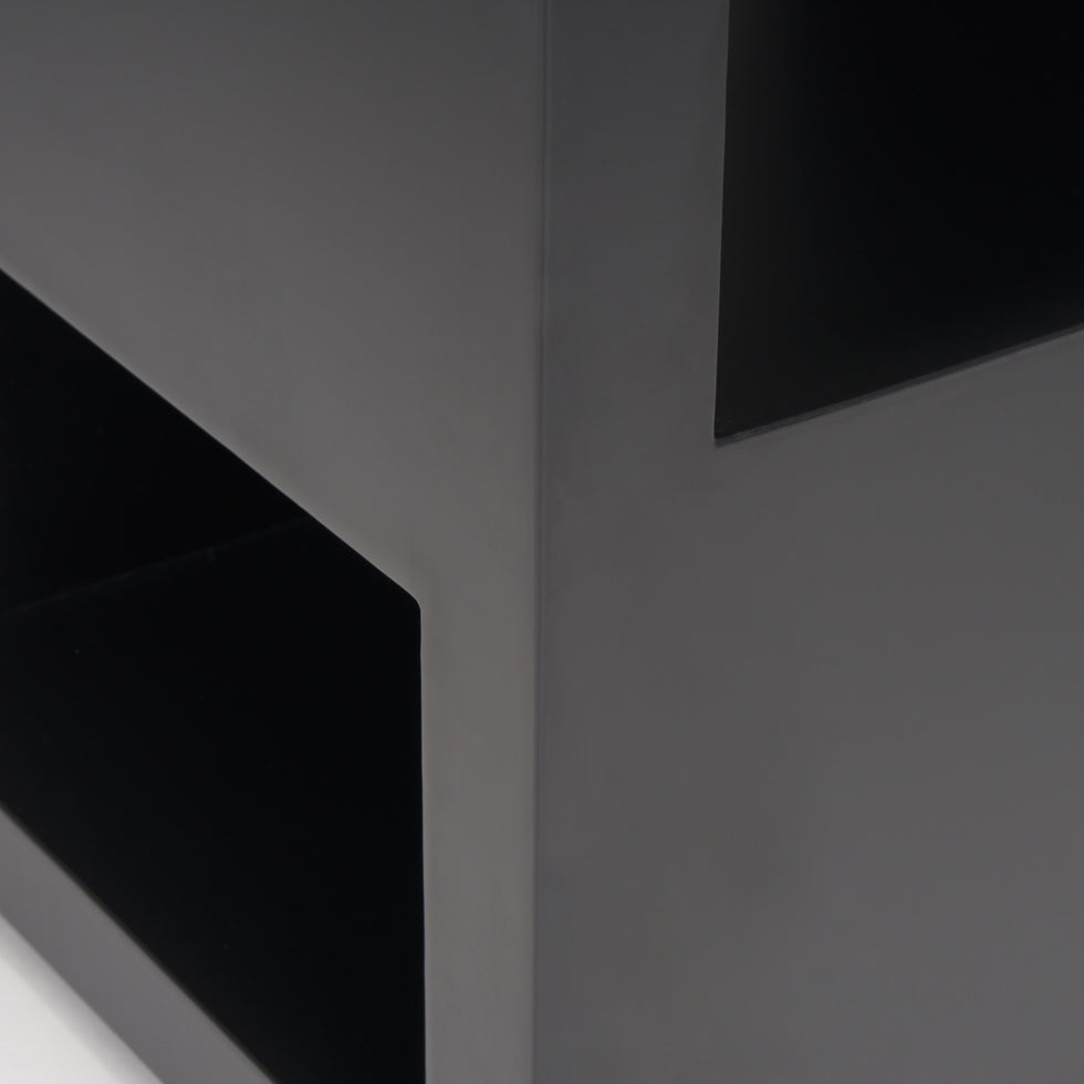 Mercana - Vondra Accent Table in Black, Metal