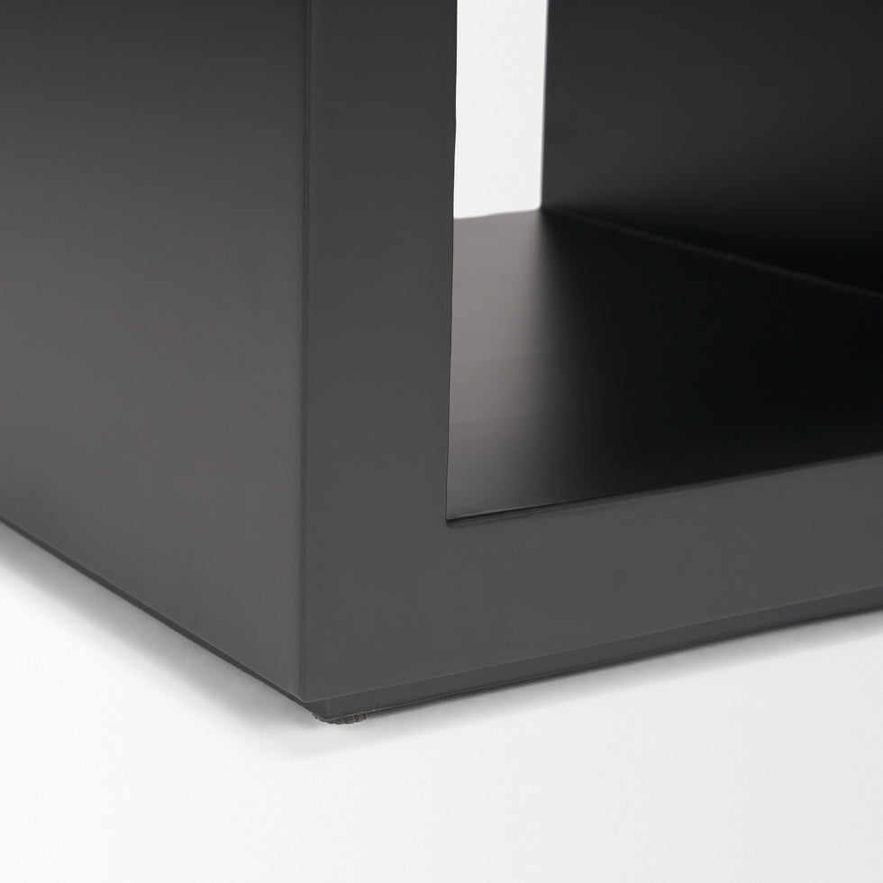 Mercana - Vondra Accent Table in Black, Metal