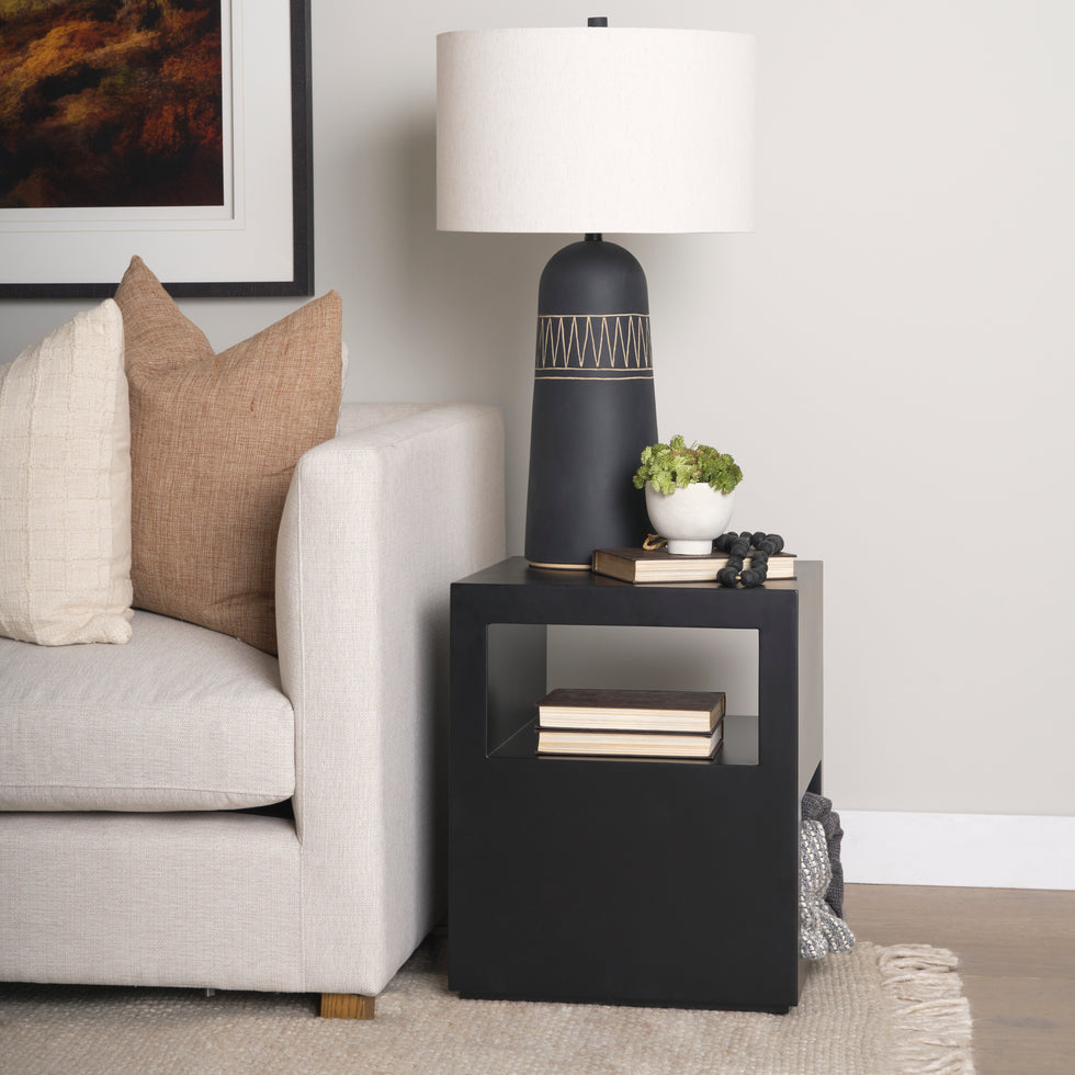 Mercana - Vondra Accent Table in Black, Metal