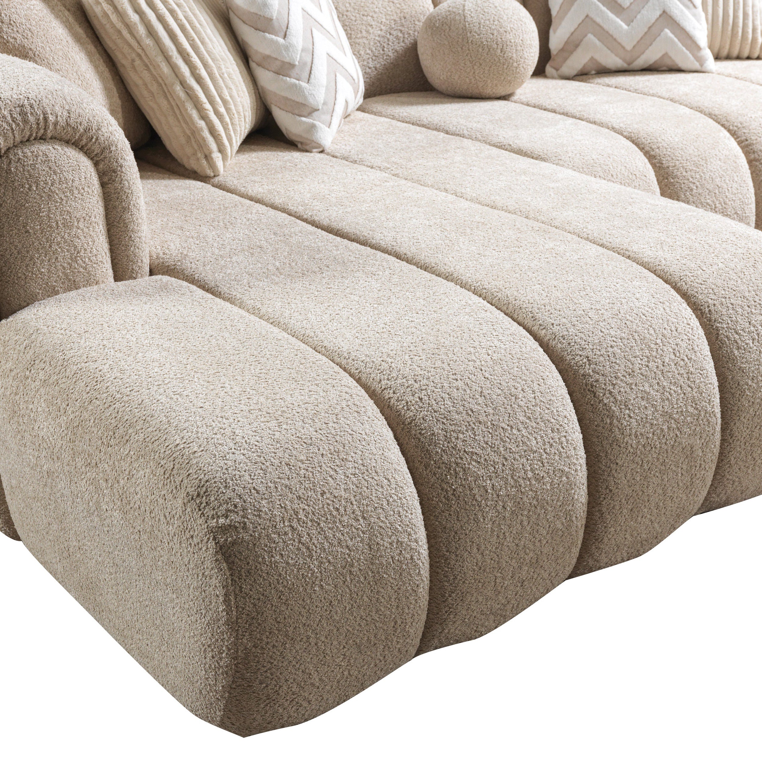 Nova - Lis Sand Boucle 115" Sectional