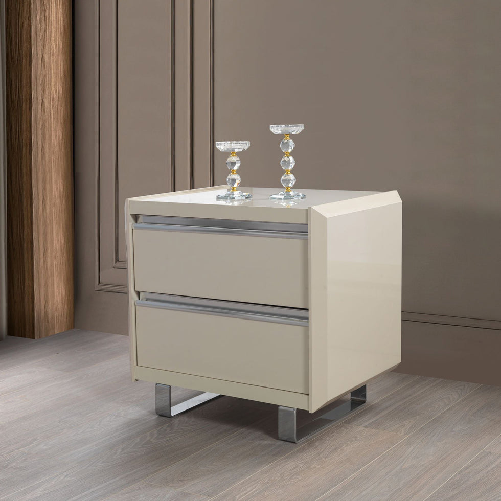 Nova - Viola Cream High Gloss Lacquer 4-Piece Queen Bedroom Set