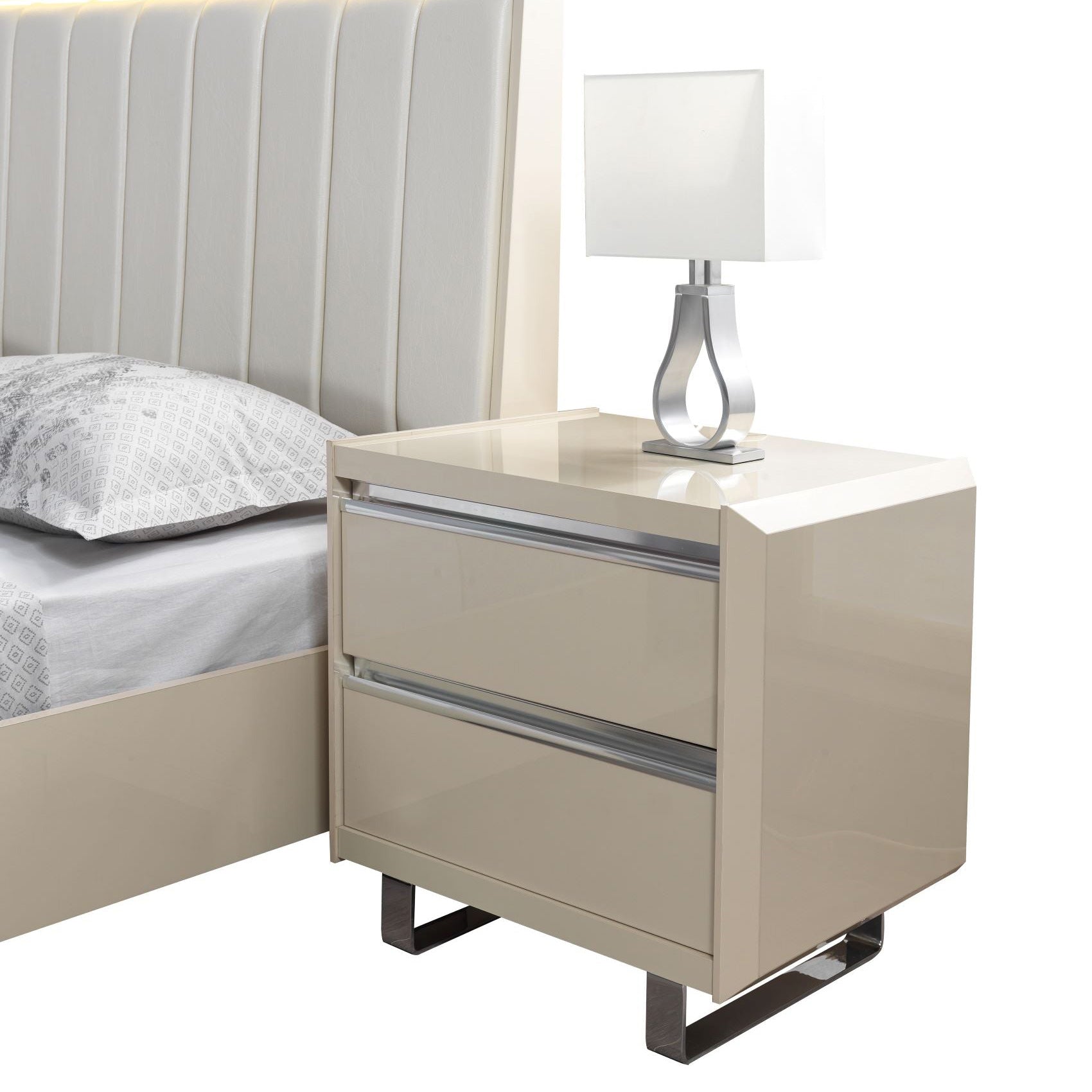 Nova - Viola Cream High Gloss Lacquer 4-Piece Queen Bedroom Set