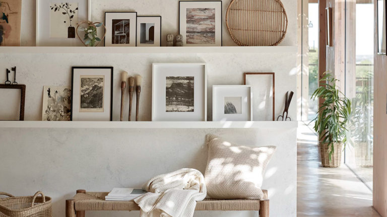 How_to_arrange_a_gallery_wall