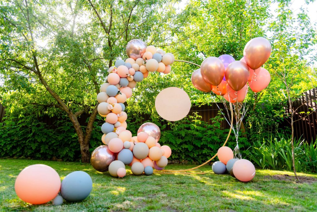 Bakyard Decoration With Balloons Garden