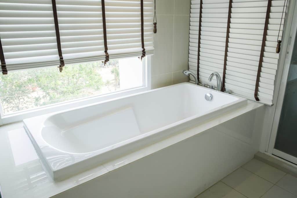 Ceramic Bathtube White