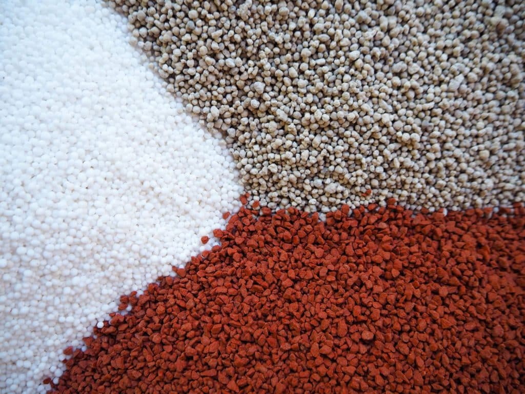 Fertilizer For Plants White Red