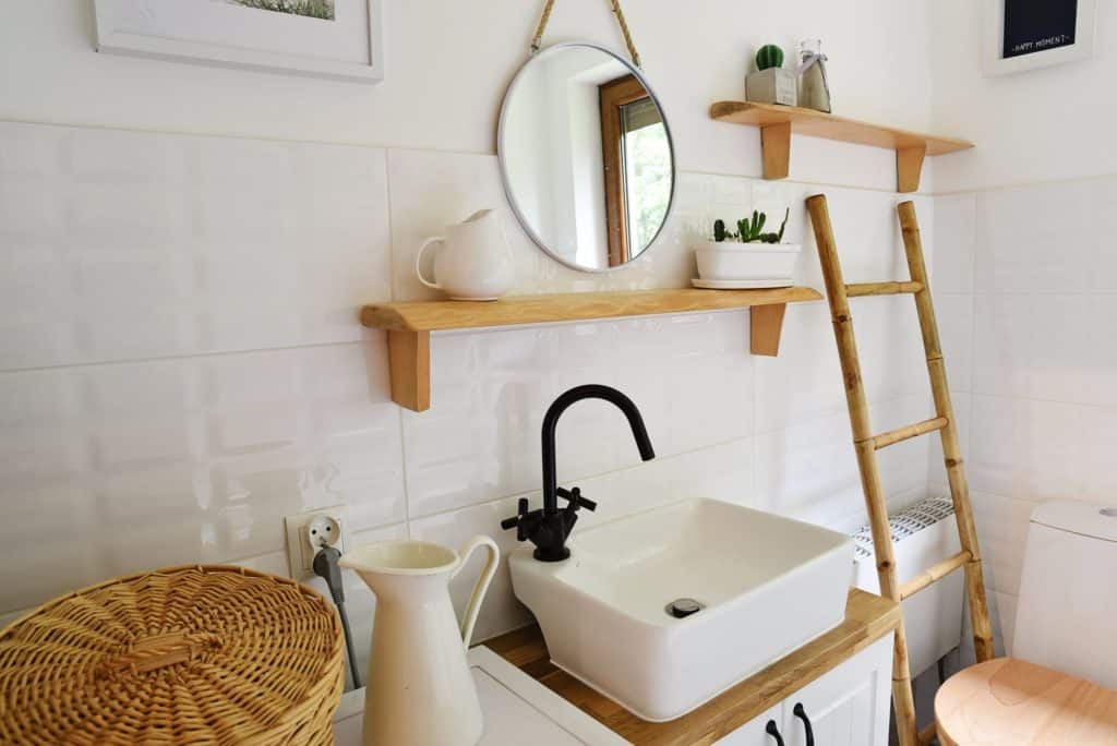 Minimur Decor Maximun Shelves Sink