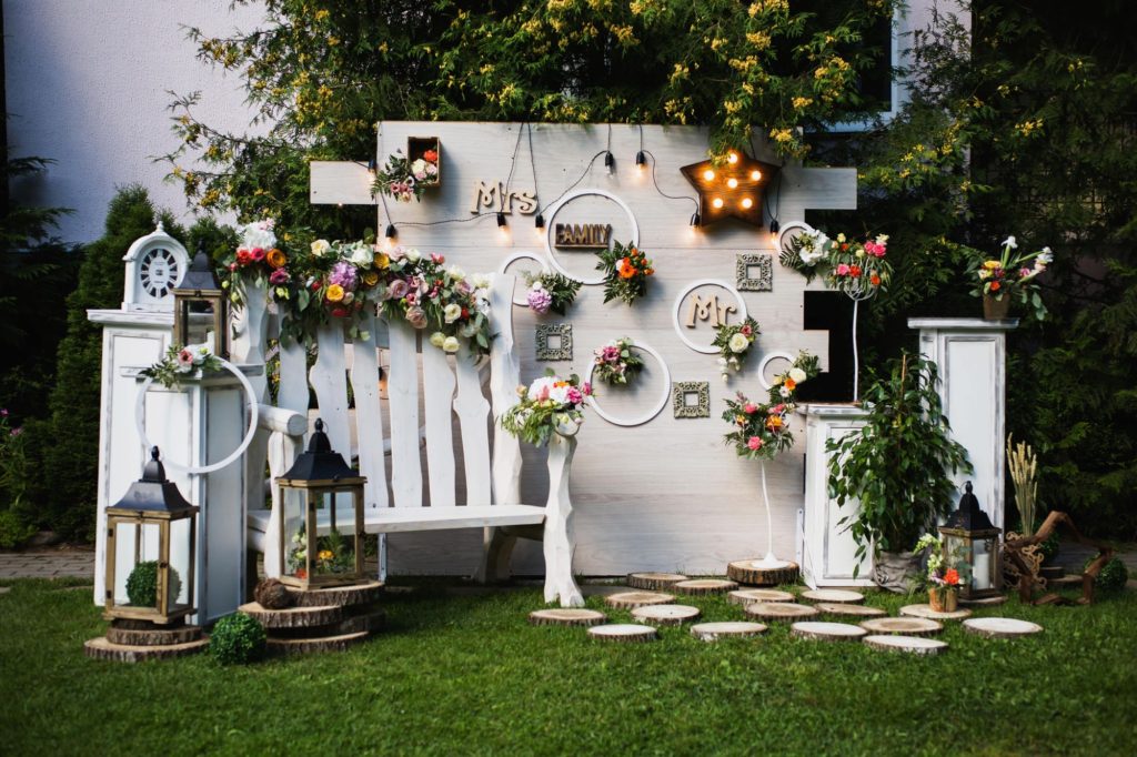 Photozone On Backyard Wedding