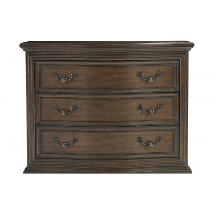 A.R.T. - Kingsport Medium Oak Bachelors Chest
