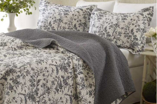 FaFurn™ - King Size Cotton Blend 3-Piece Reversible Quilt Set in Gray White Floral Design